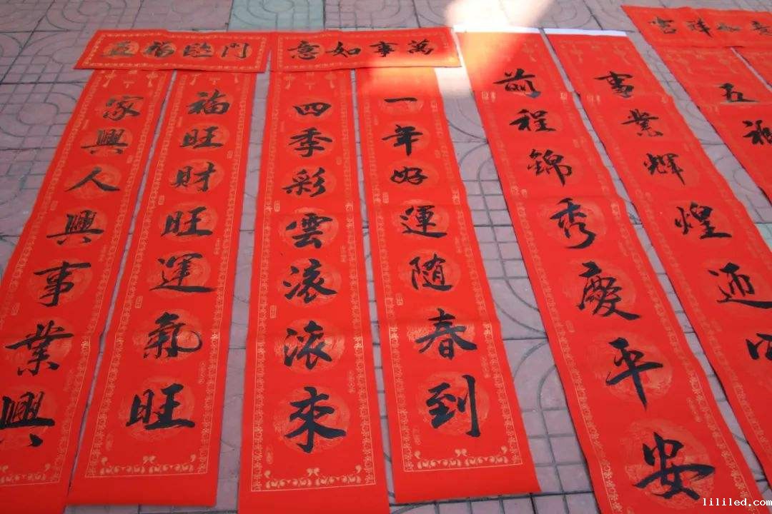 使用标准光源箱检测春联的颜色，有哪些优点？