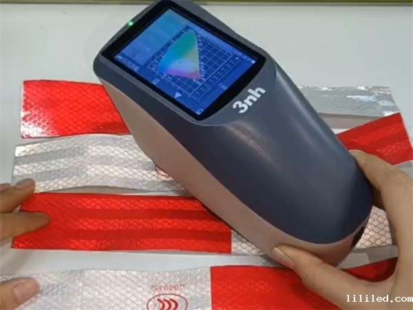 案例：道路交通反光膜的测量——YS4560分光测色仪
